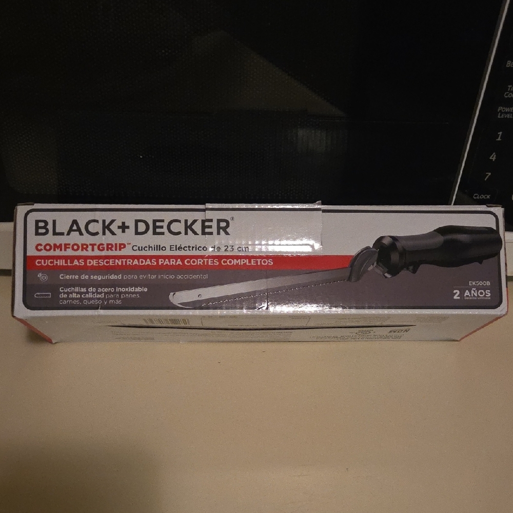 Black & Decker ComfortGrip Electric Knife - Black and Silver. Brand New.